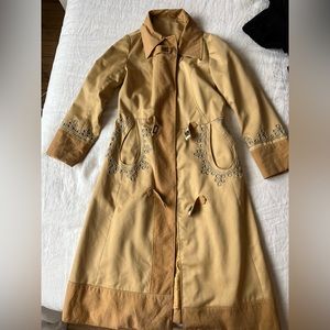 Vintage coat with beautiful detailing size XS